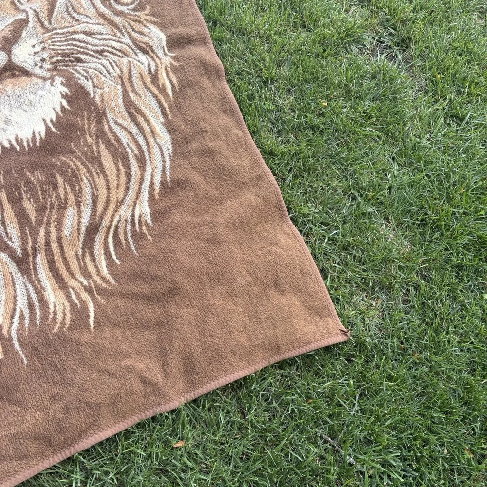 Vintage Lion Blanket Throw Acrylic Crown Crafts Vuteks Brown Reversible 60x80
